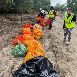 salty-road-clean-team-4